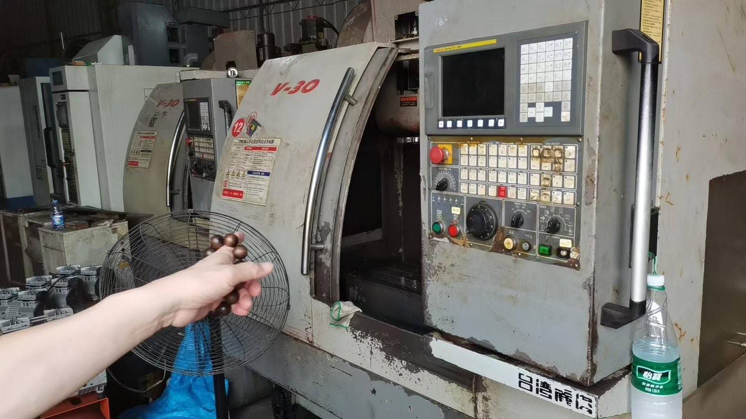 Vertical machining center