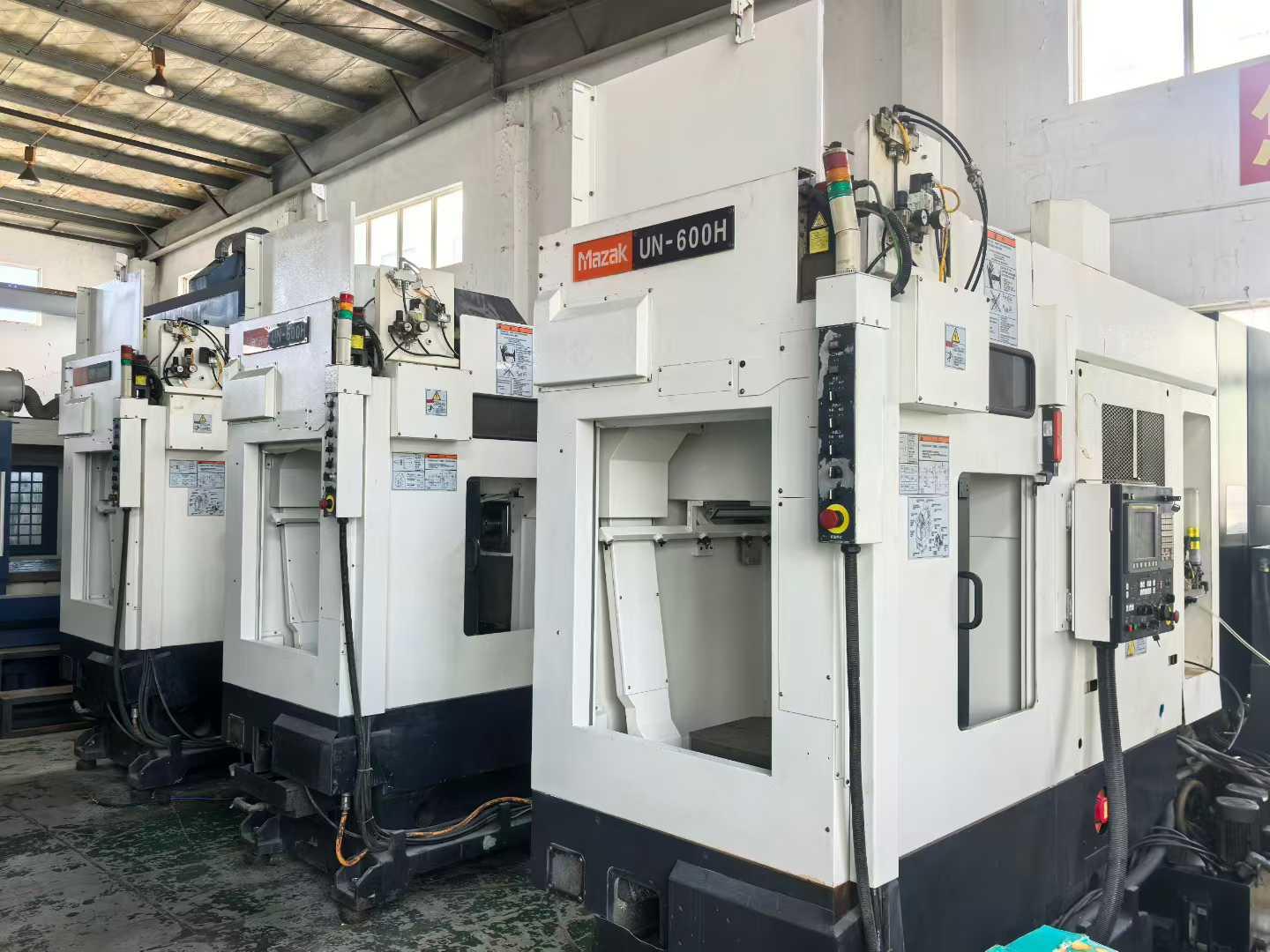 Horizontal machining center