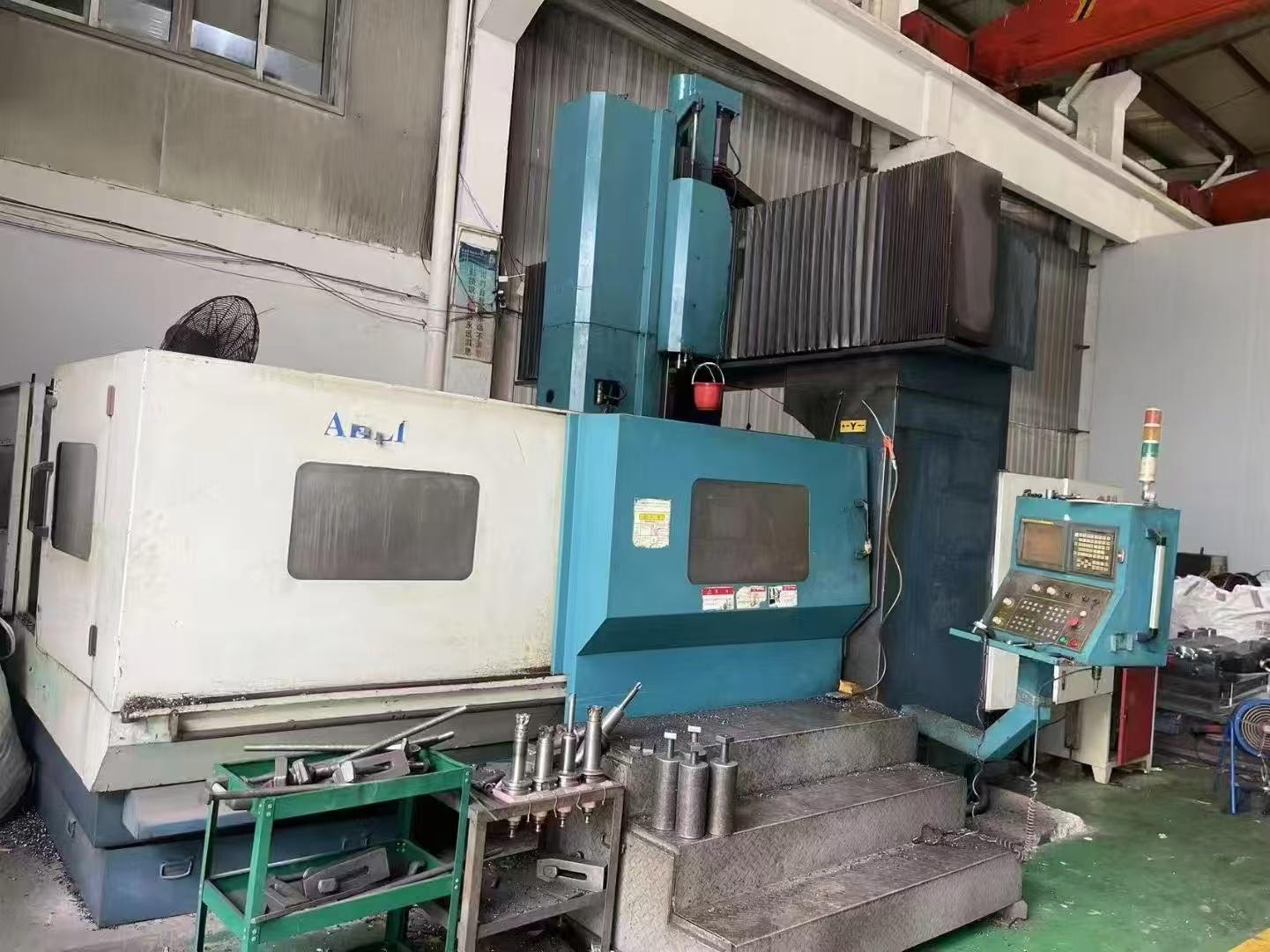 CNC gantry machining center