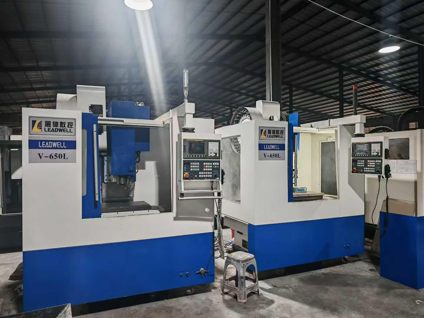 Vertical machining center