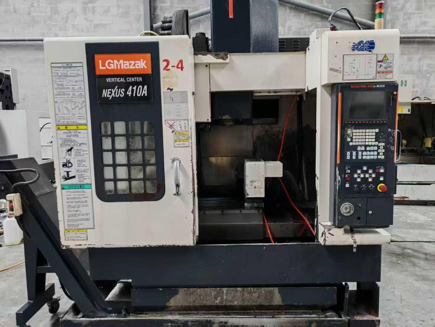 Vertical machining center