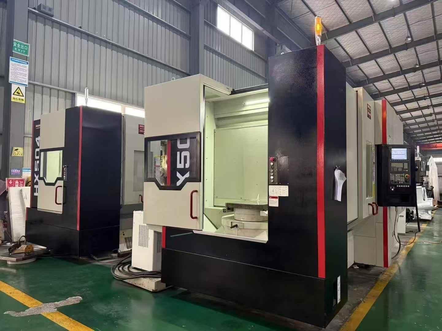 Horizontal machining center