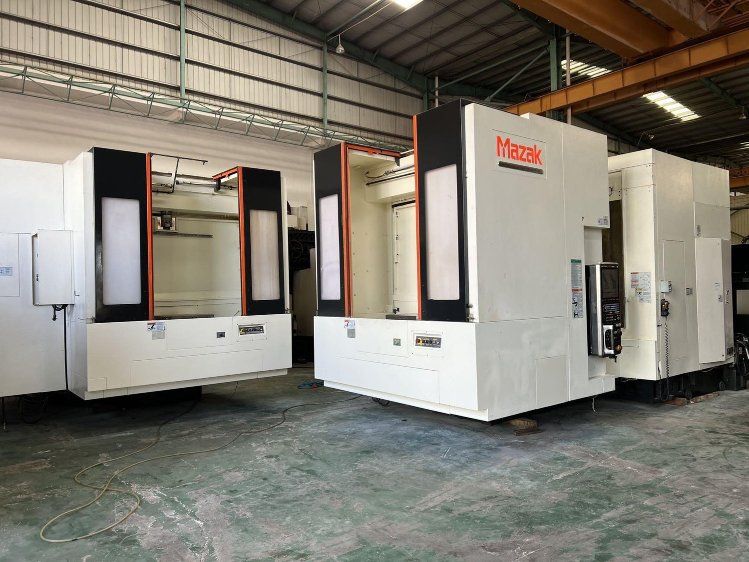 Horizontal machining center