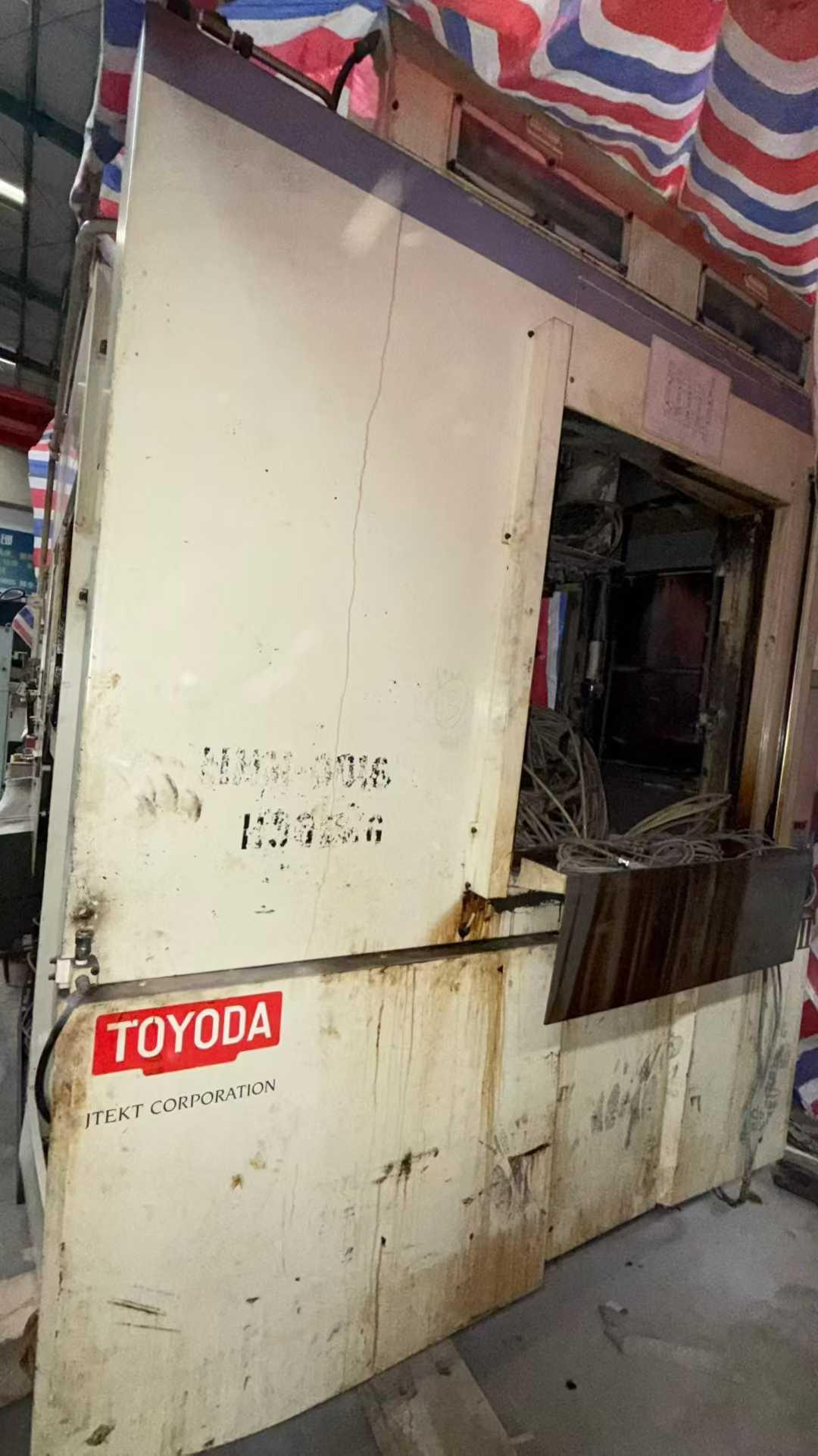Horizontal machining center