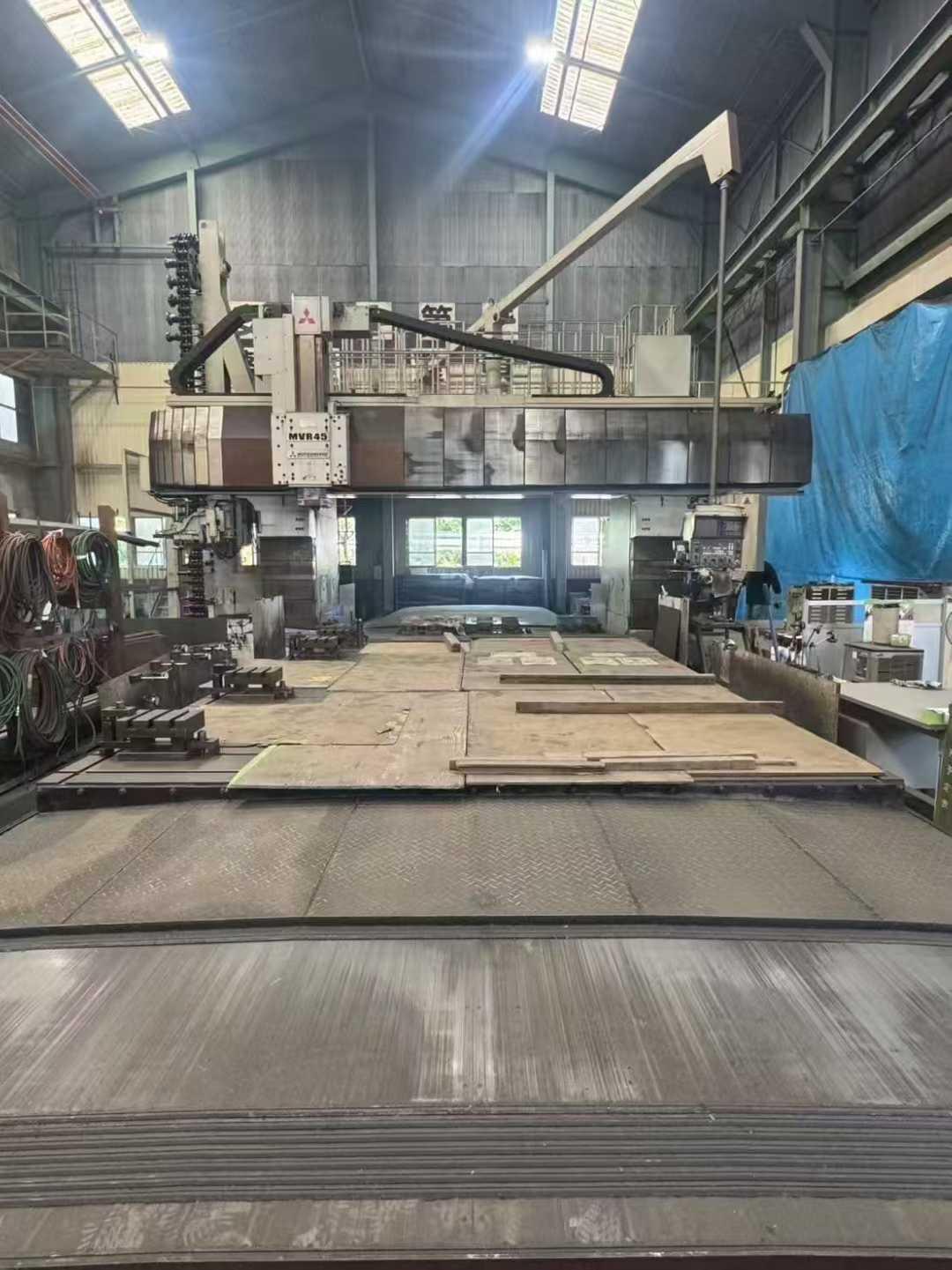 Gantry boring and milling machine