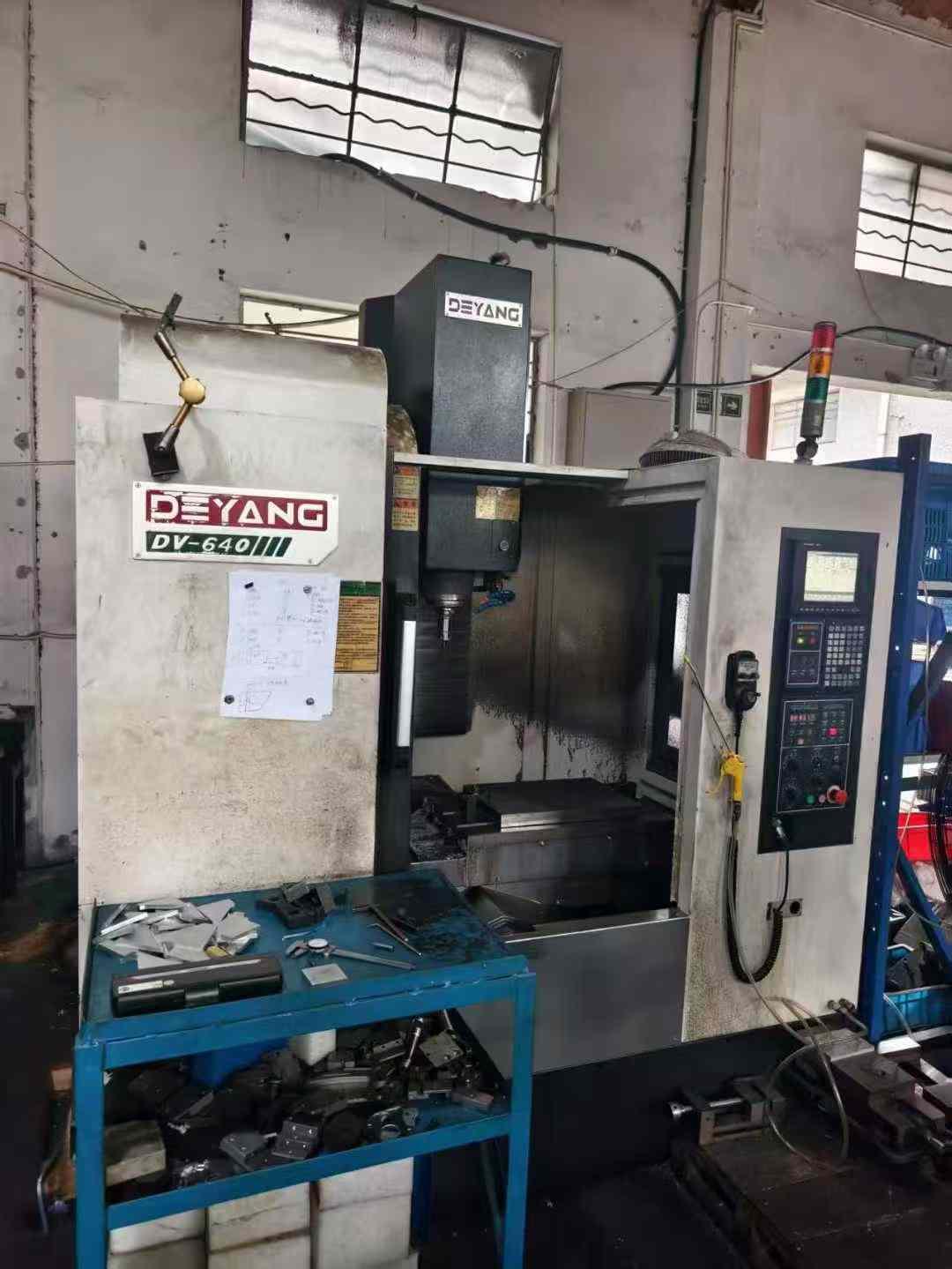 Vertical machining center