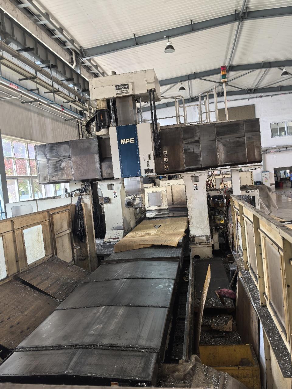 Gantry machining center