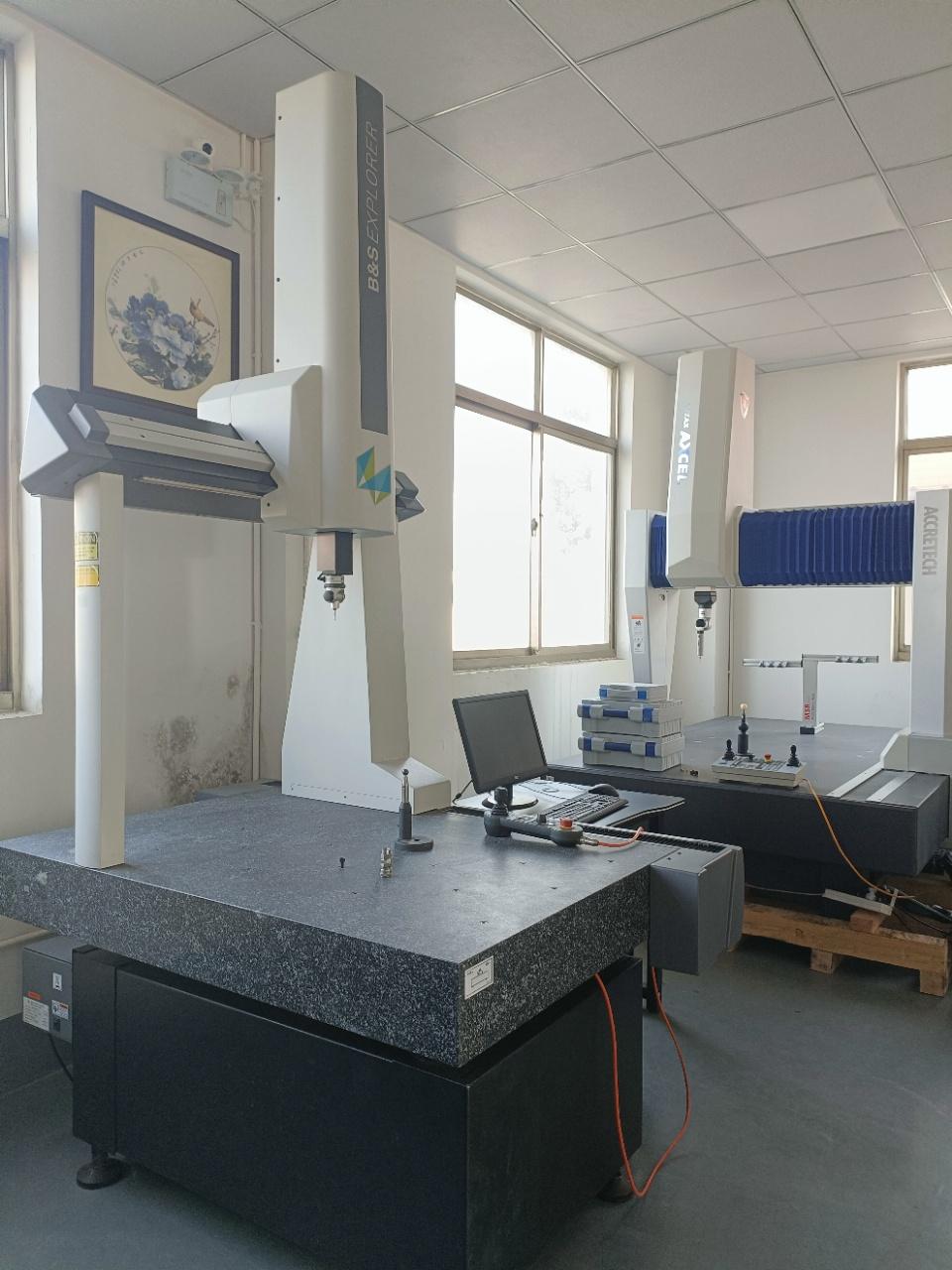 Three-coordinate measuring instrument