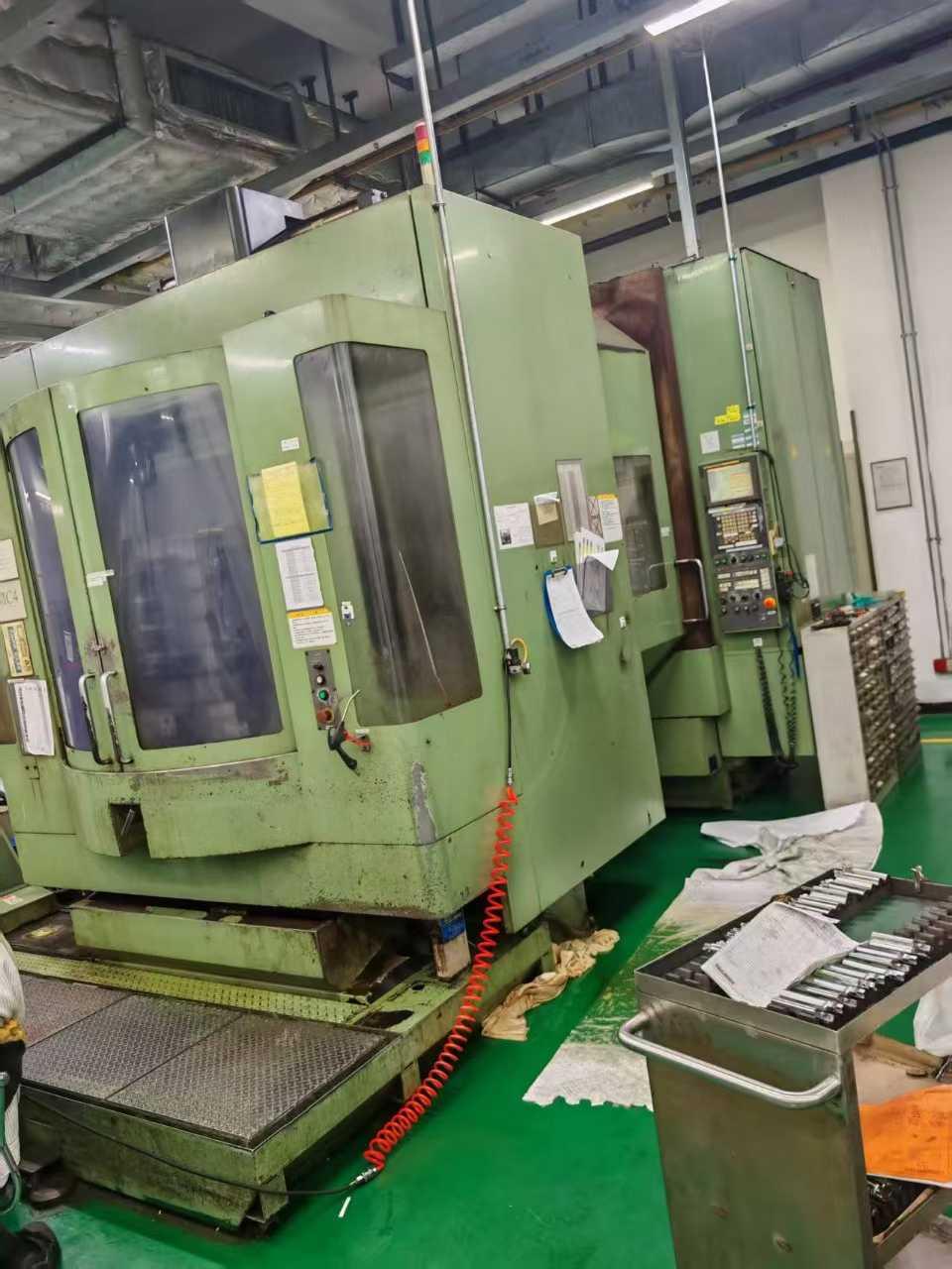 Horizontal machining center