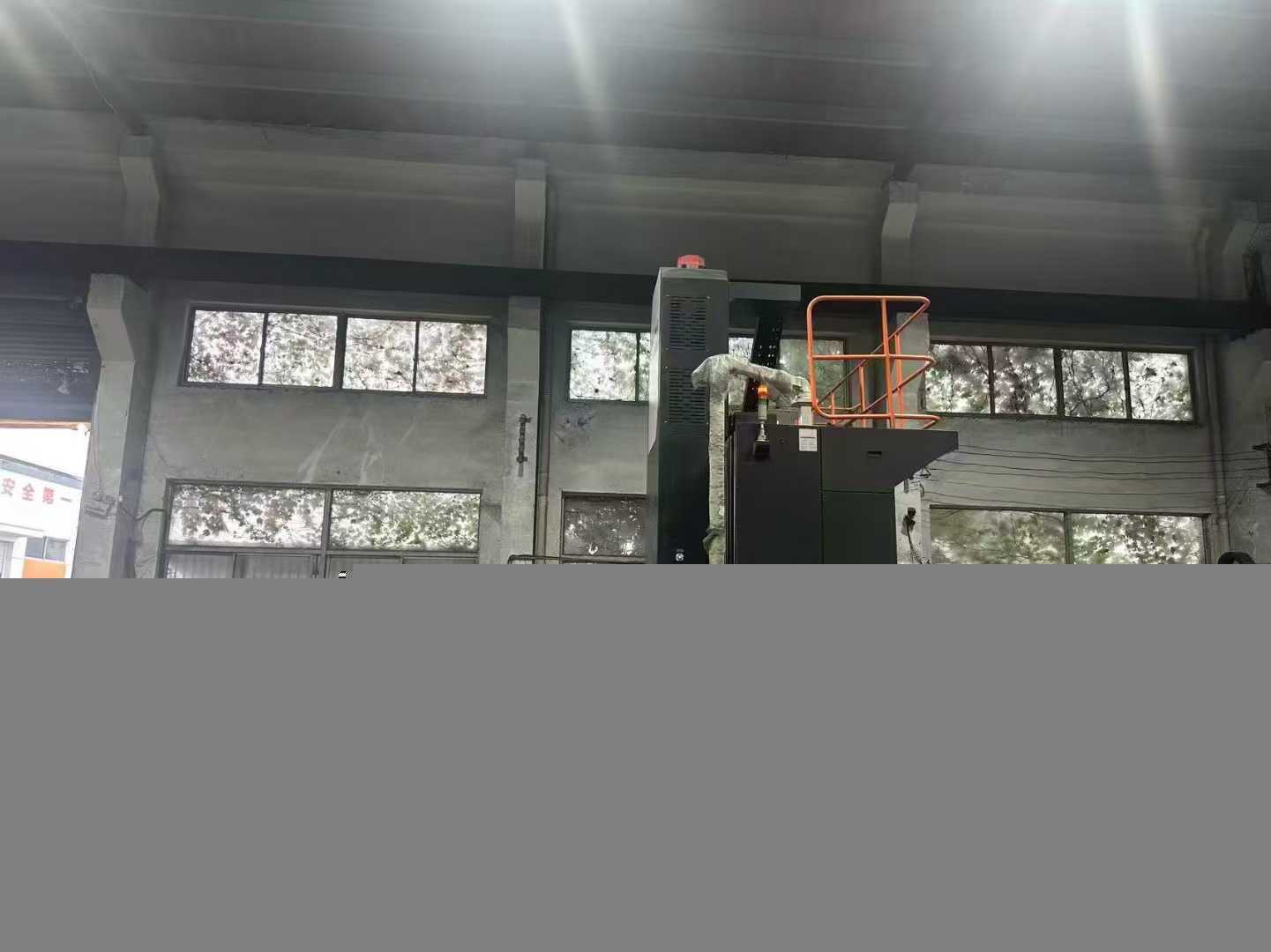 Gantry machining center