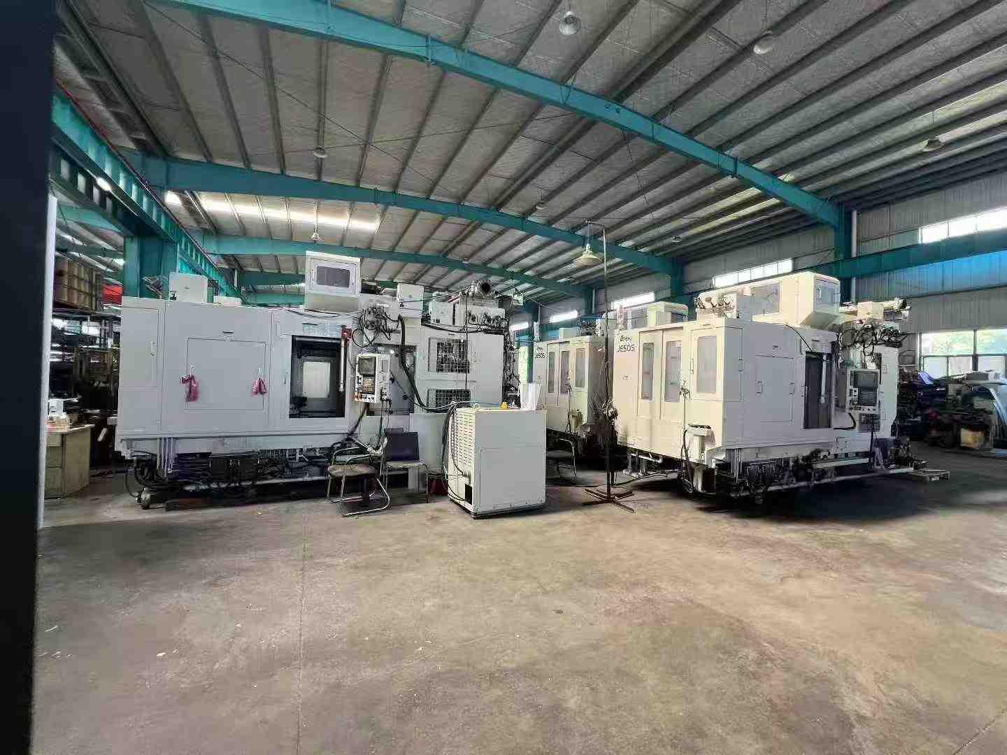 Horizontal machining center