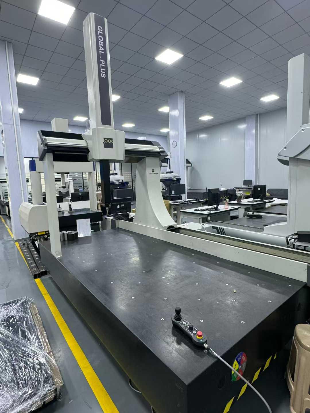 Three-coordinate measuring instrument