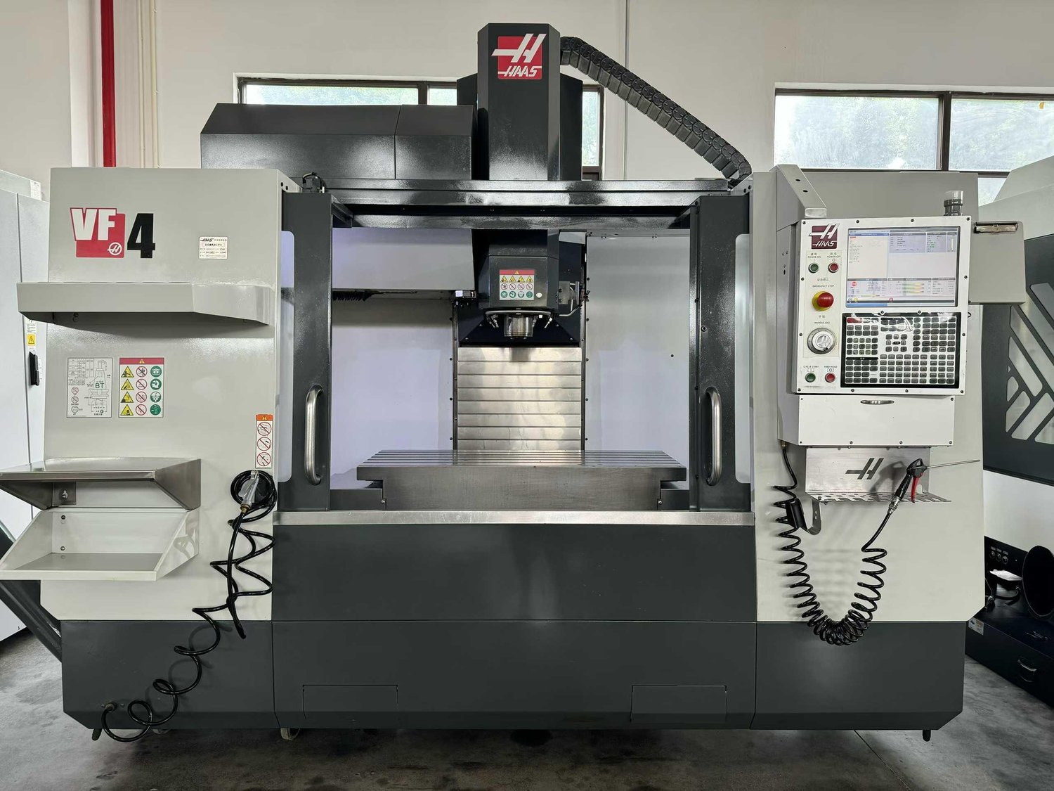 Vertical machining center