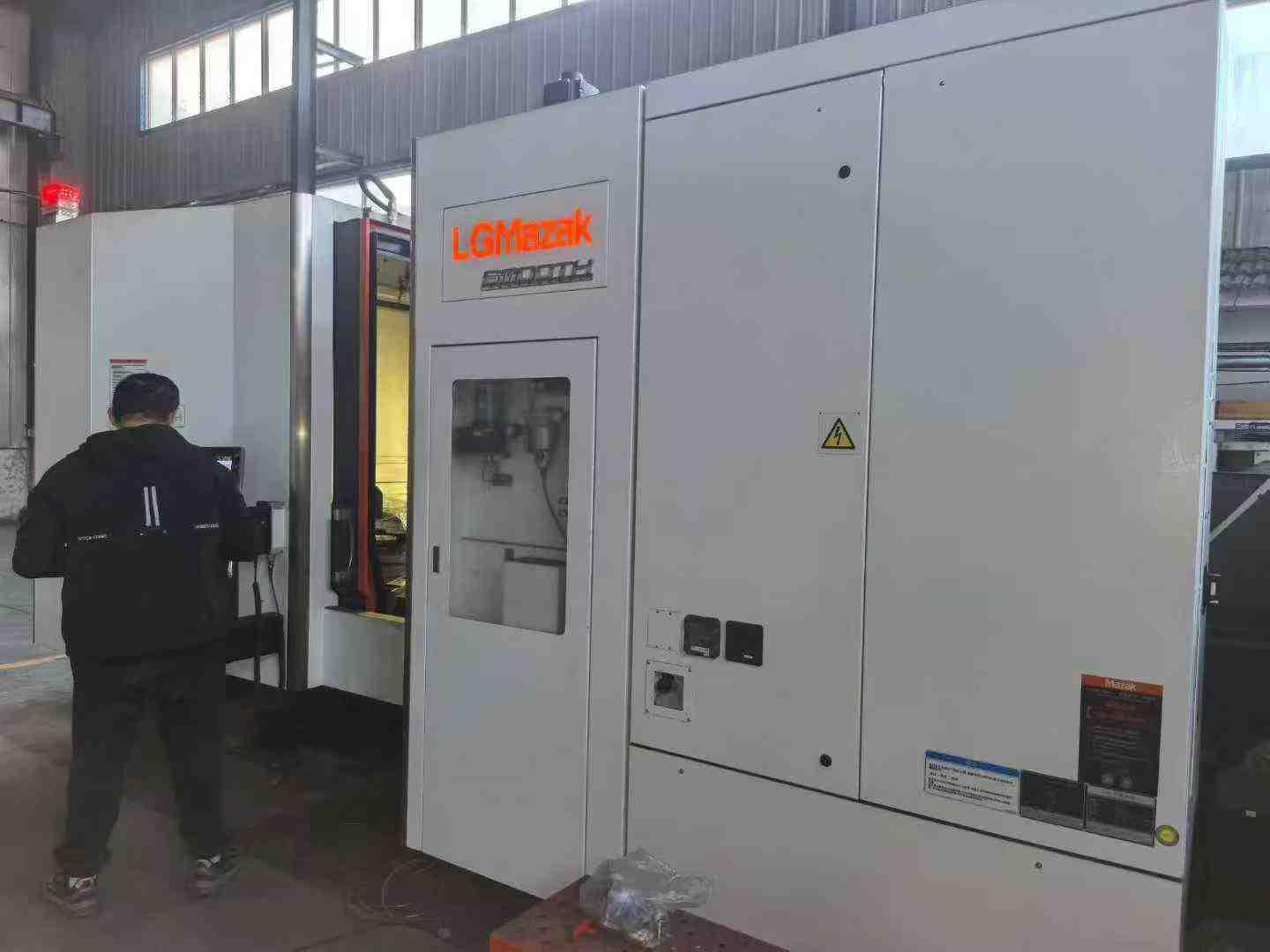 Horizontal machining center