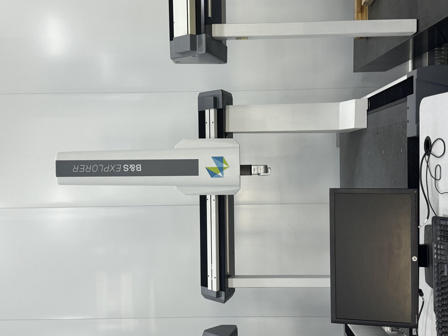Three-coordinate measuring instrument
