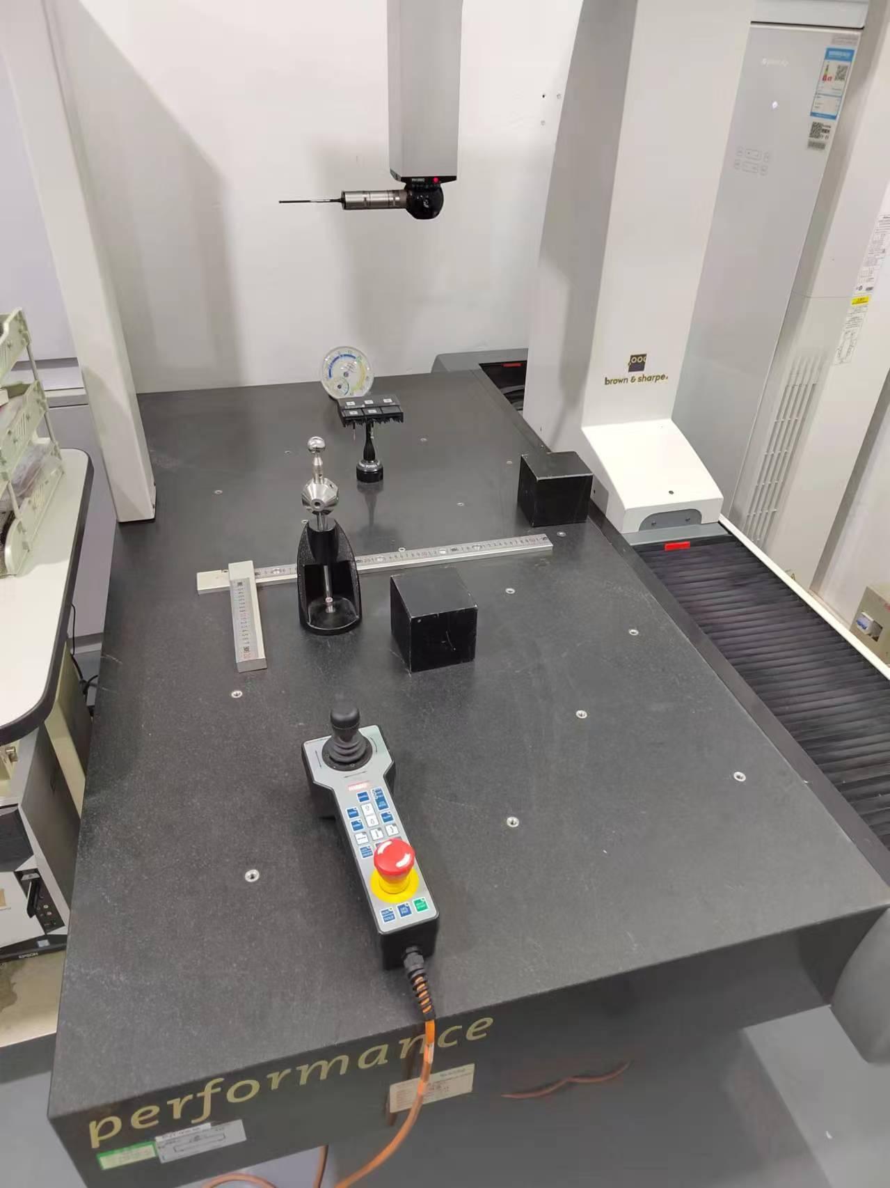 Three-coordinate measuring instrument