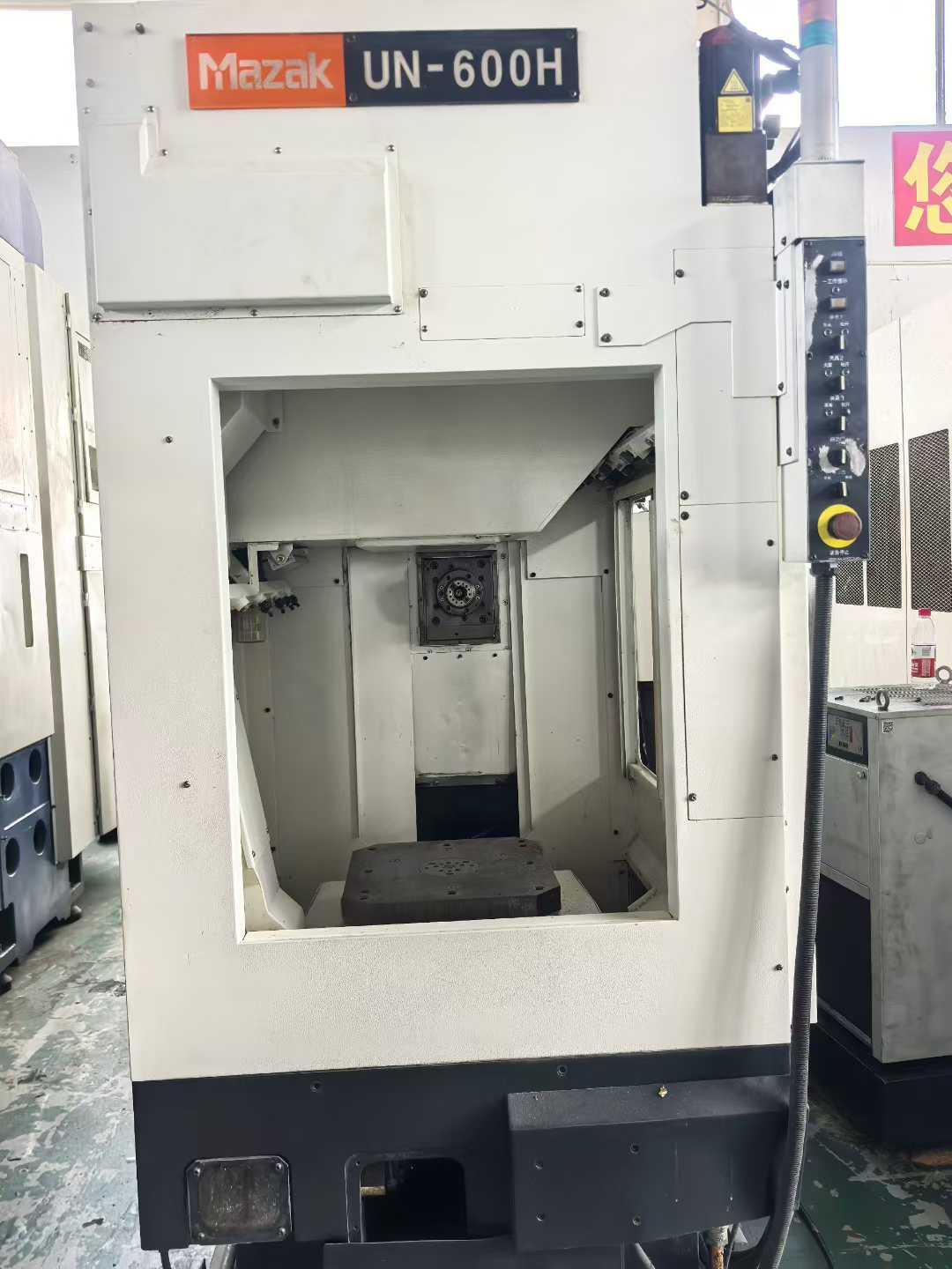 Horizontal machining center
