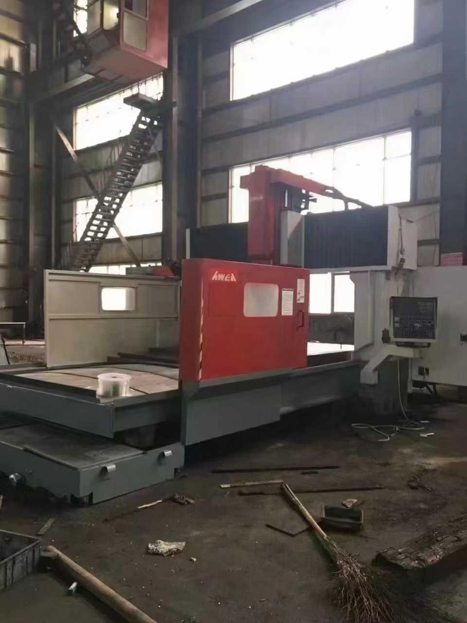 Gantry boring and milling machine