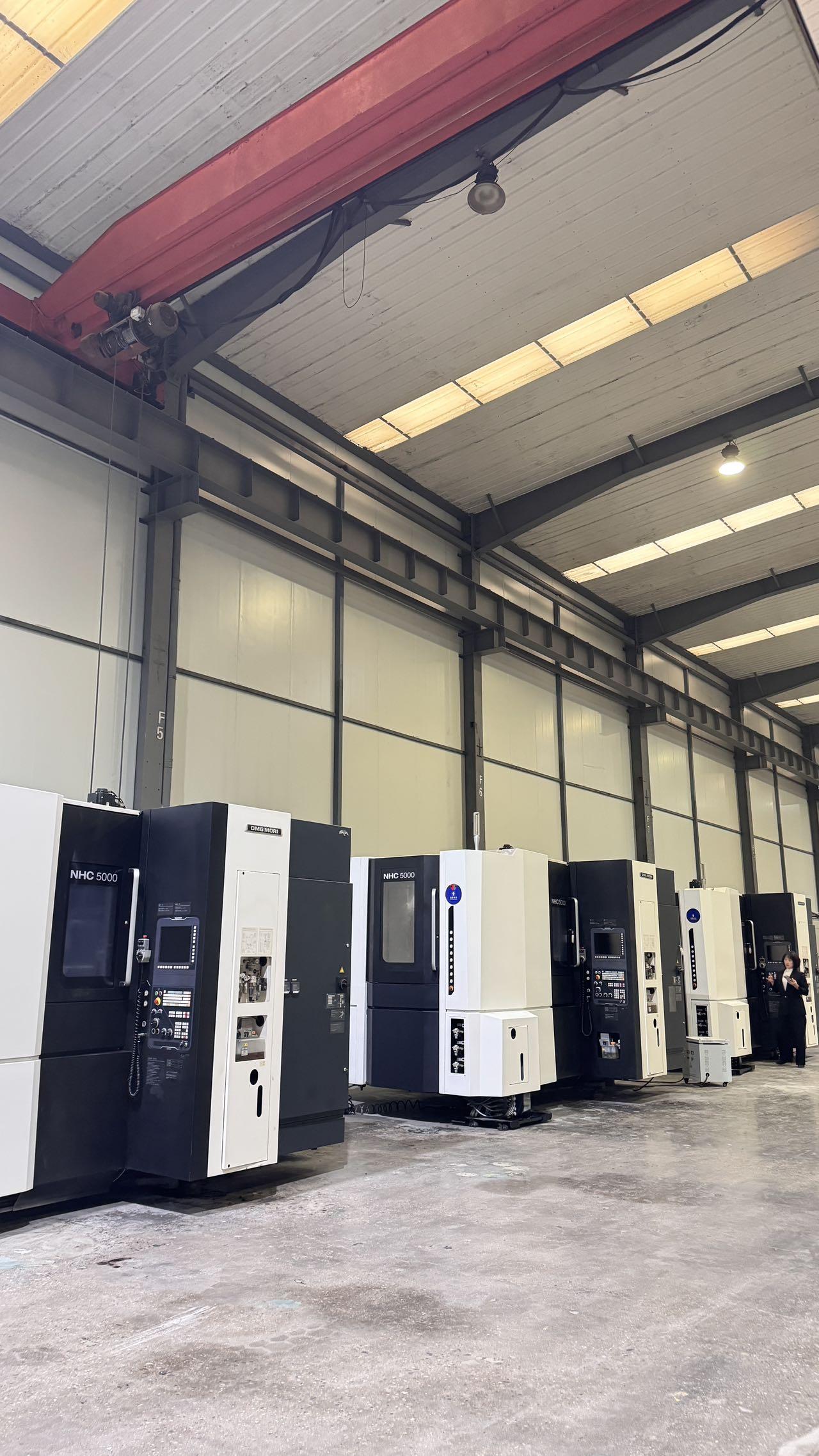Horizontal machining center