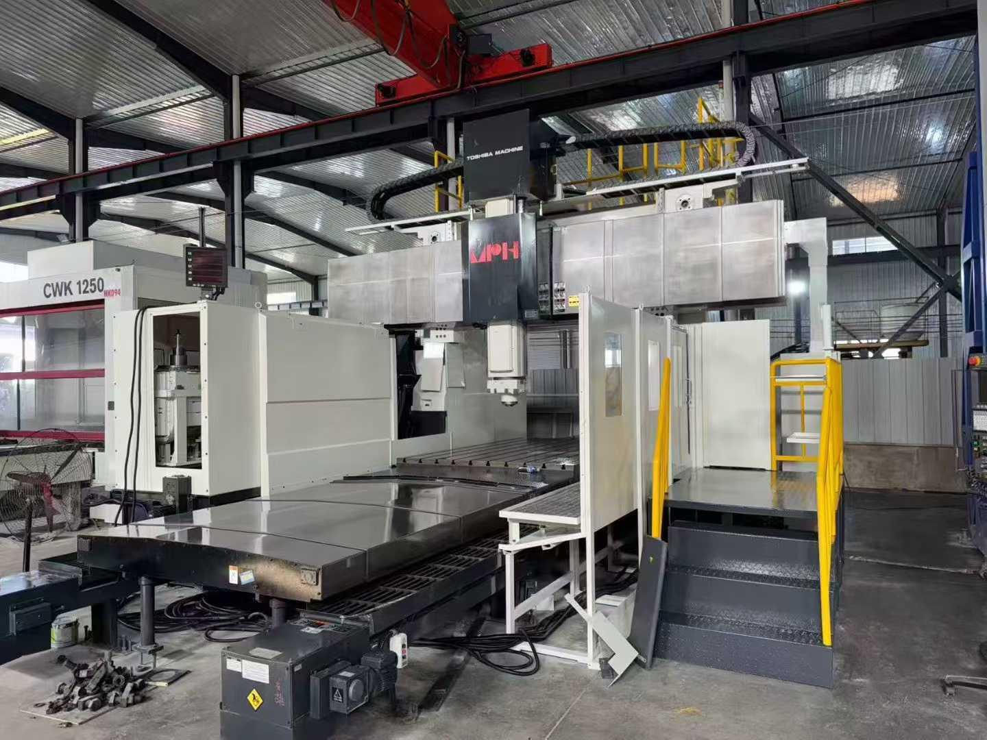 Gantry machining center