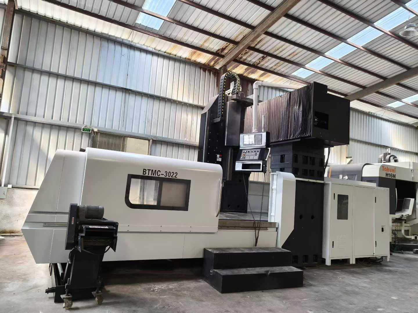 Gantry machining center