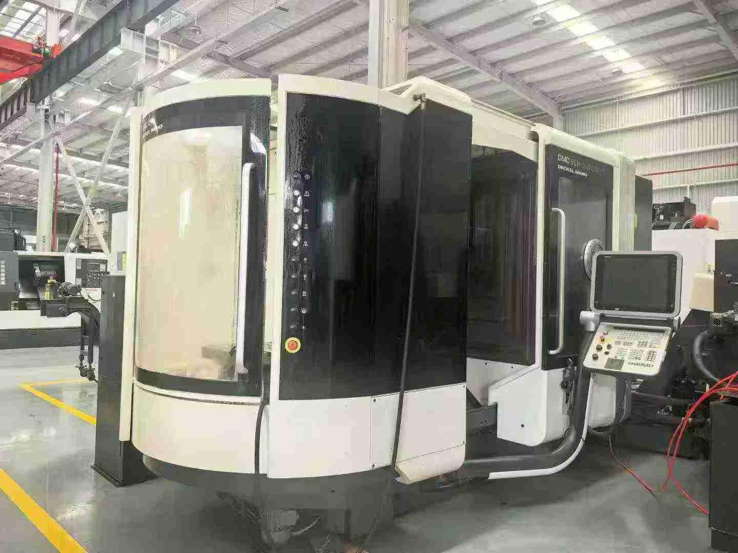 Horizontal machining center