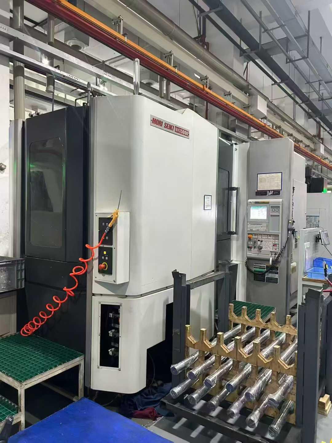 Horizontal machining center