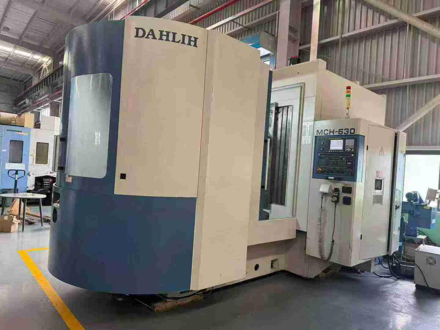 Horizontal machining center