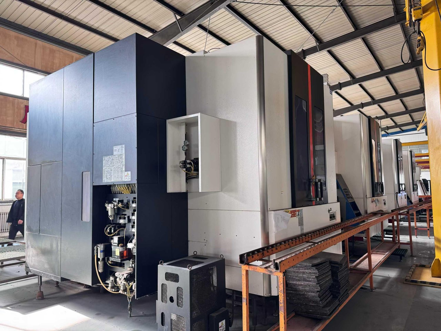 Horizontal machining center