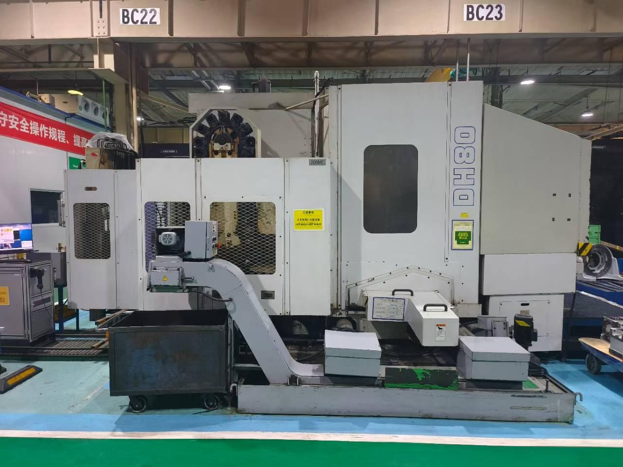 Horizontal machining center