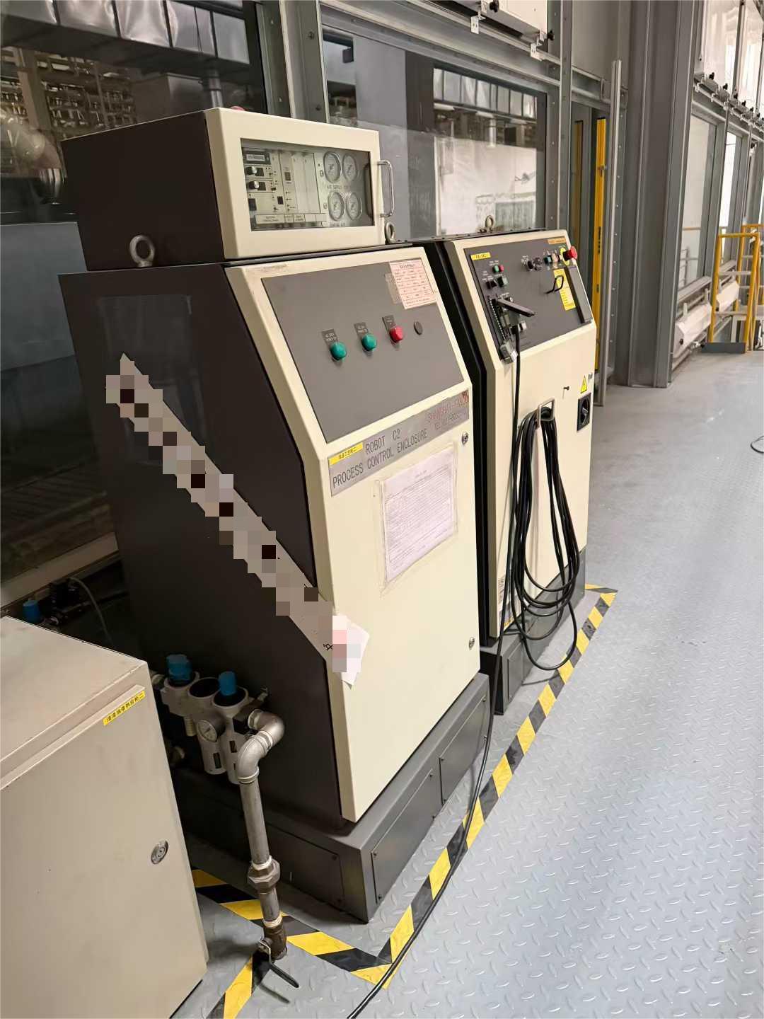Spraying robot