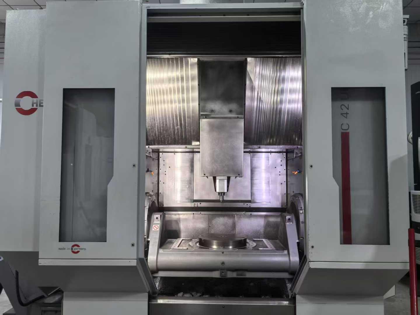 5 axes machining center