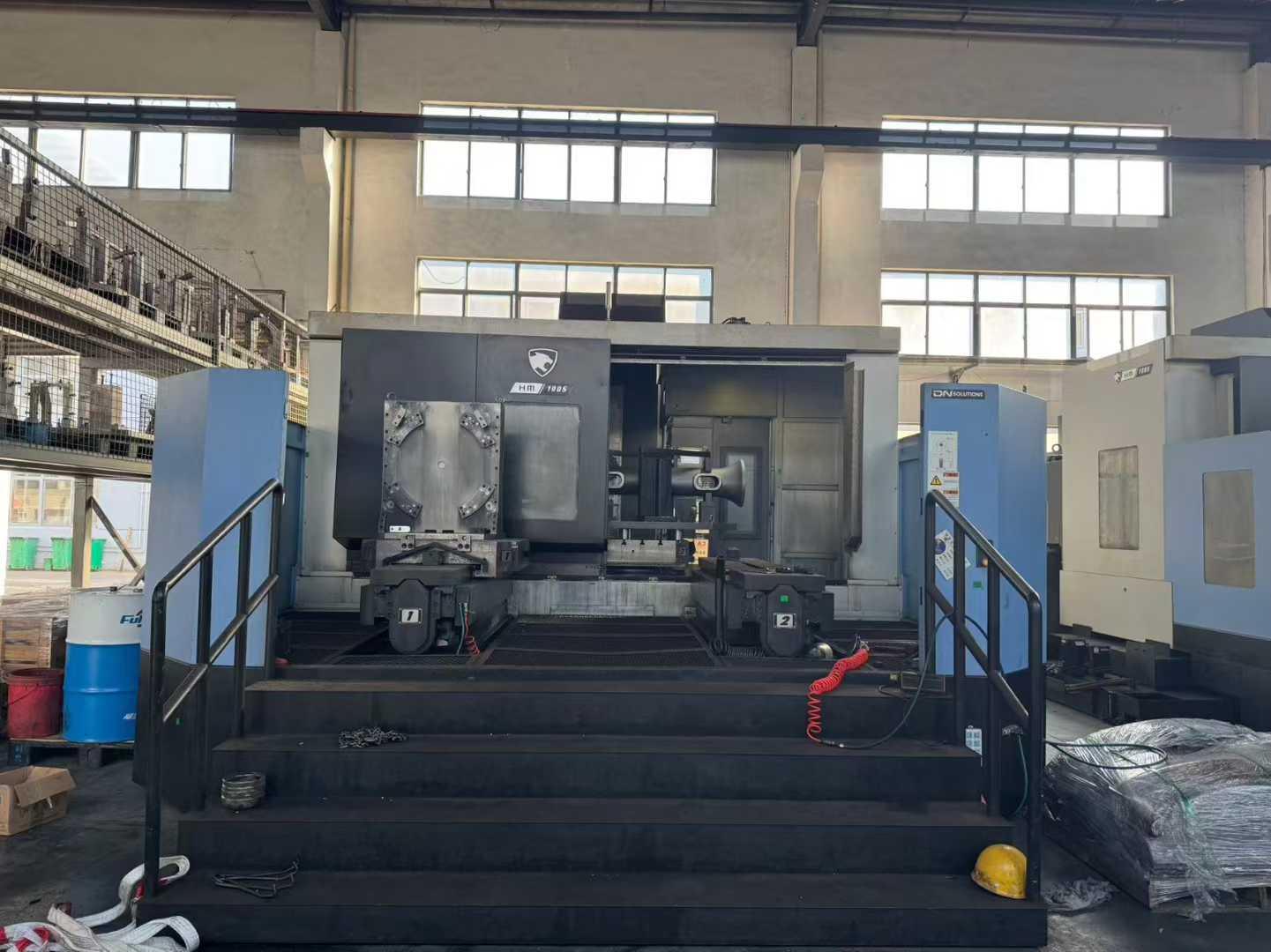 Horizontal machining center