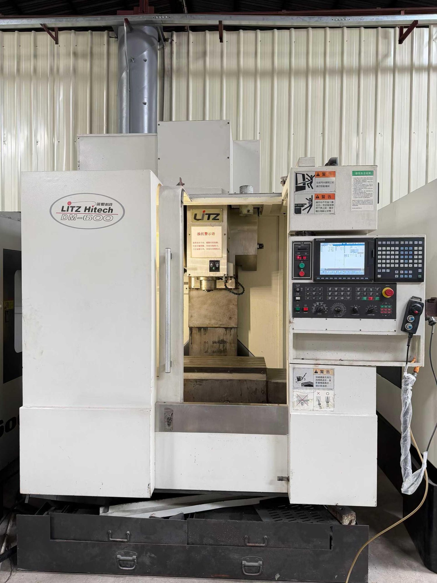 Vertical machining center