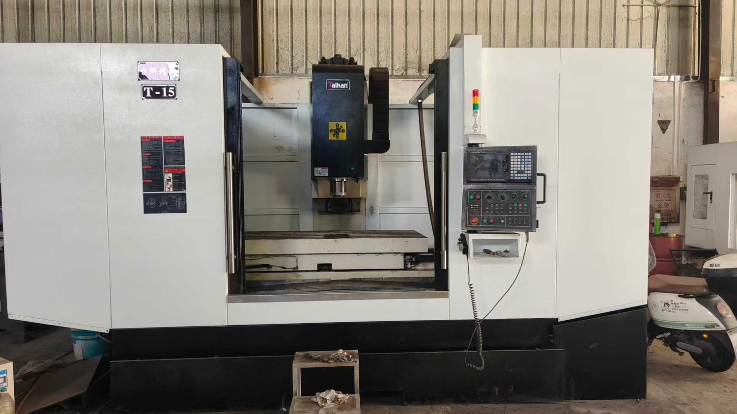 Vertical machining center