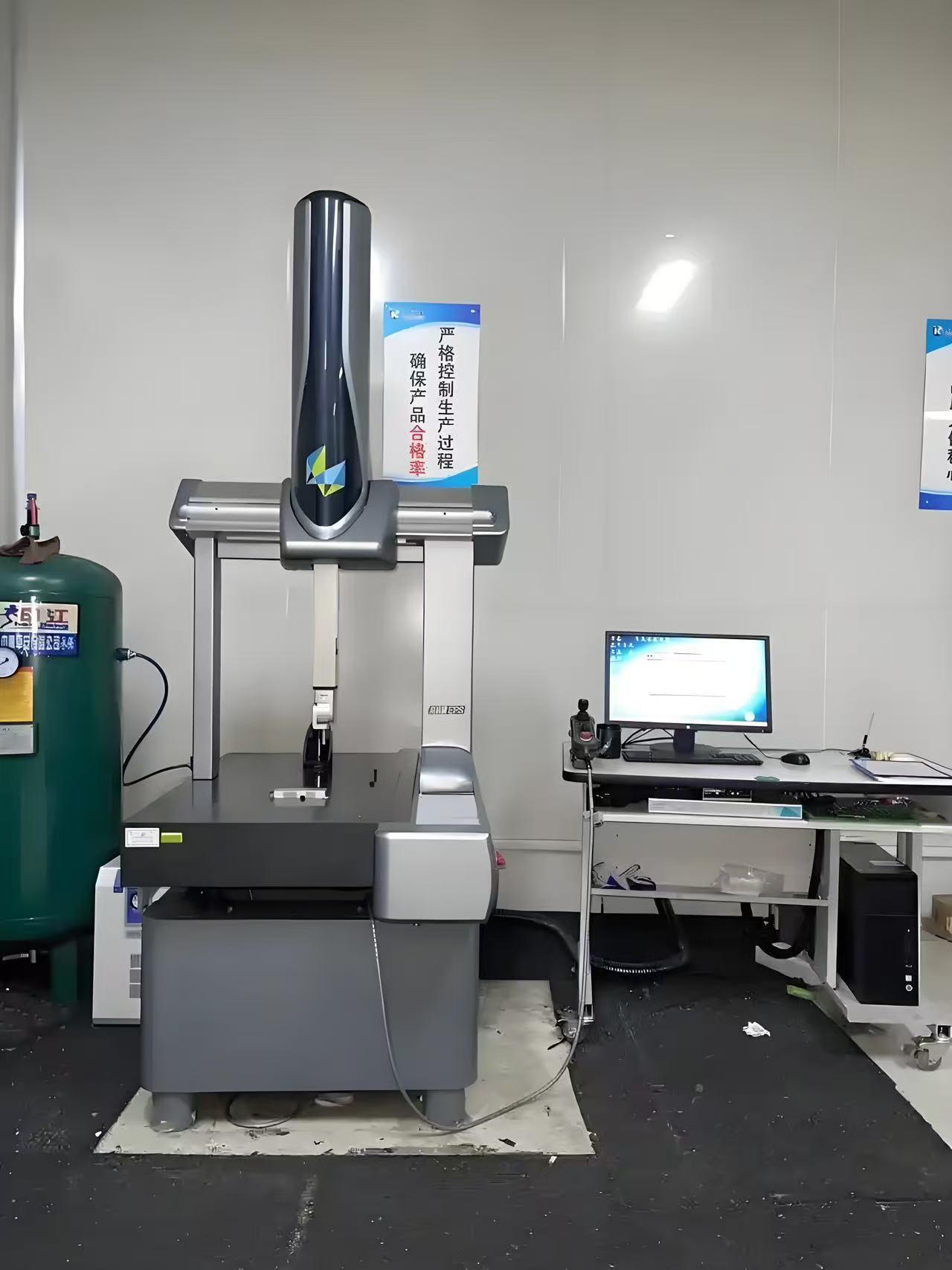 Three-coordinate measuring instrument