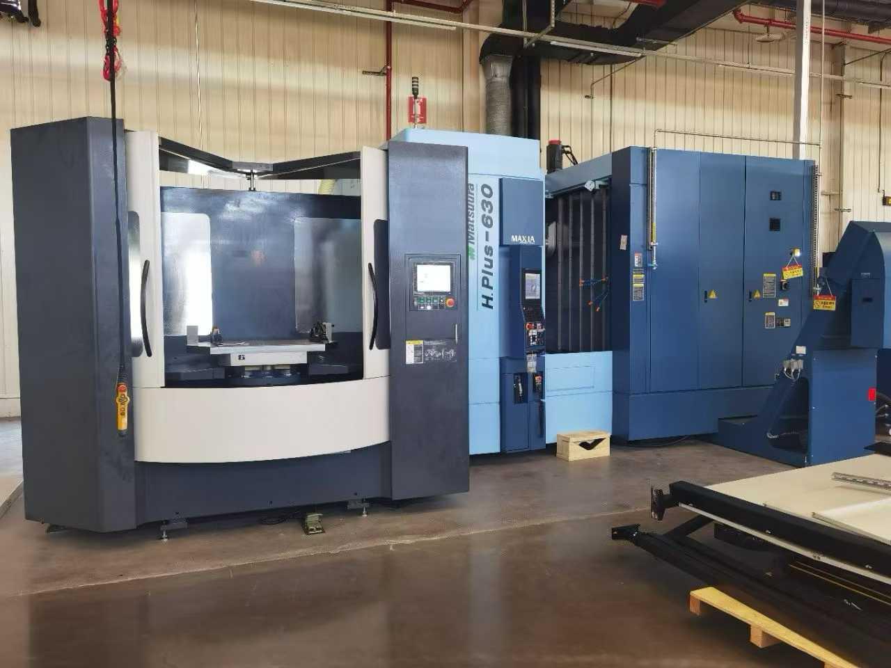Horizontal machining center