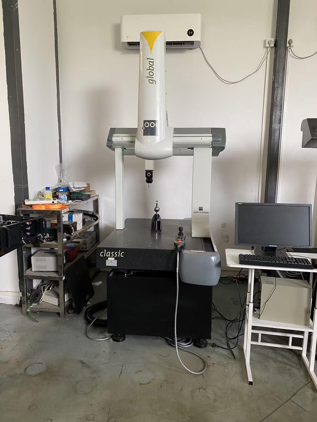 Three-coordinate measuring instrument