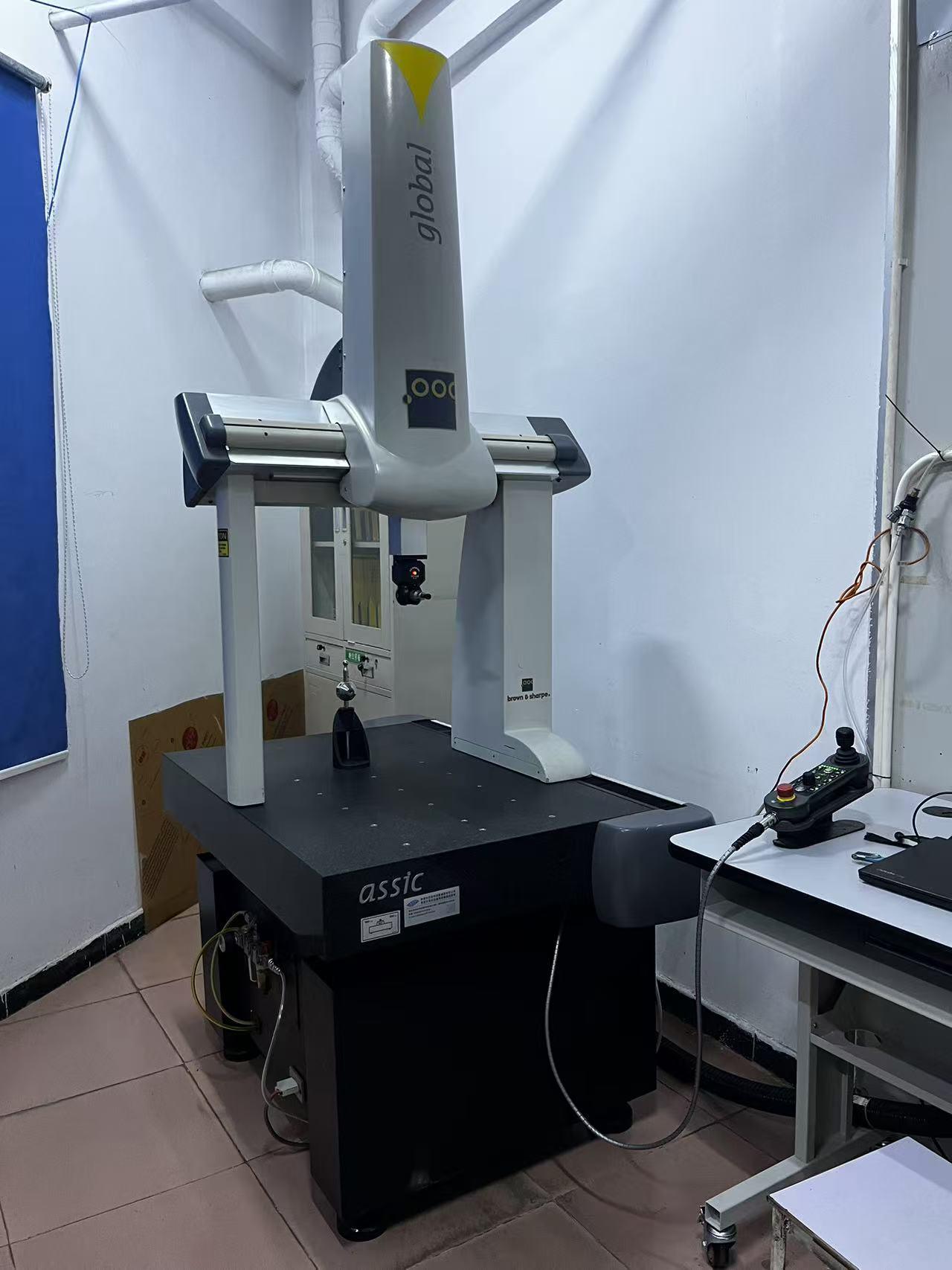 Three-coordinate measuring instrument