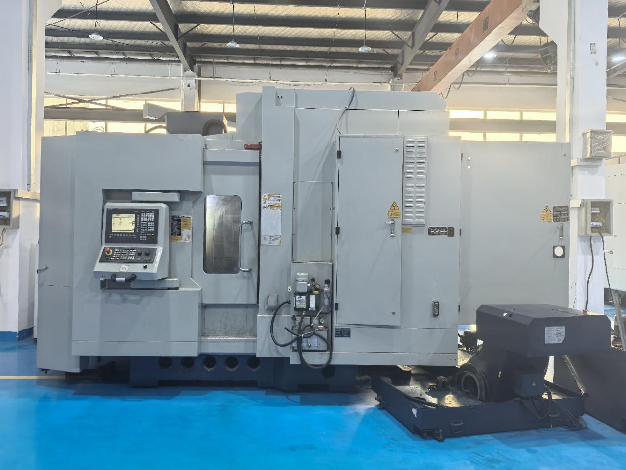 Horizontal machining center