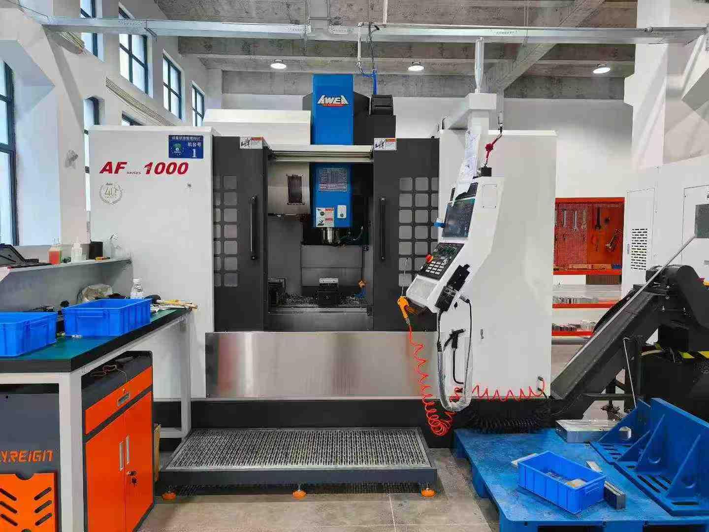 Vertical machining center