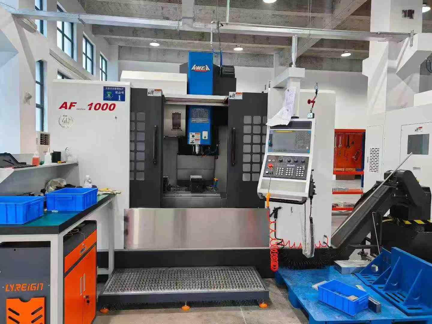 Vertical machining center