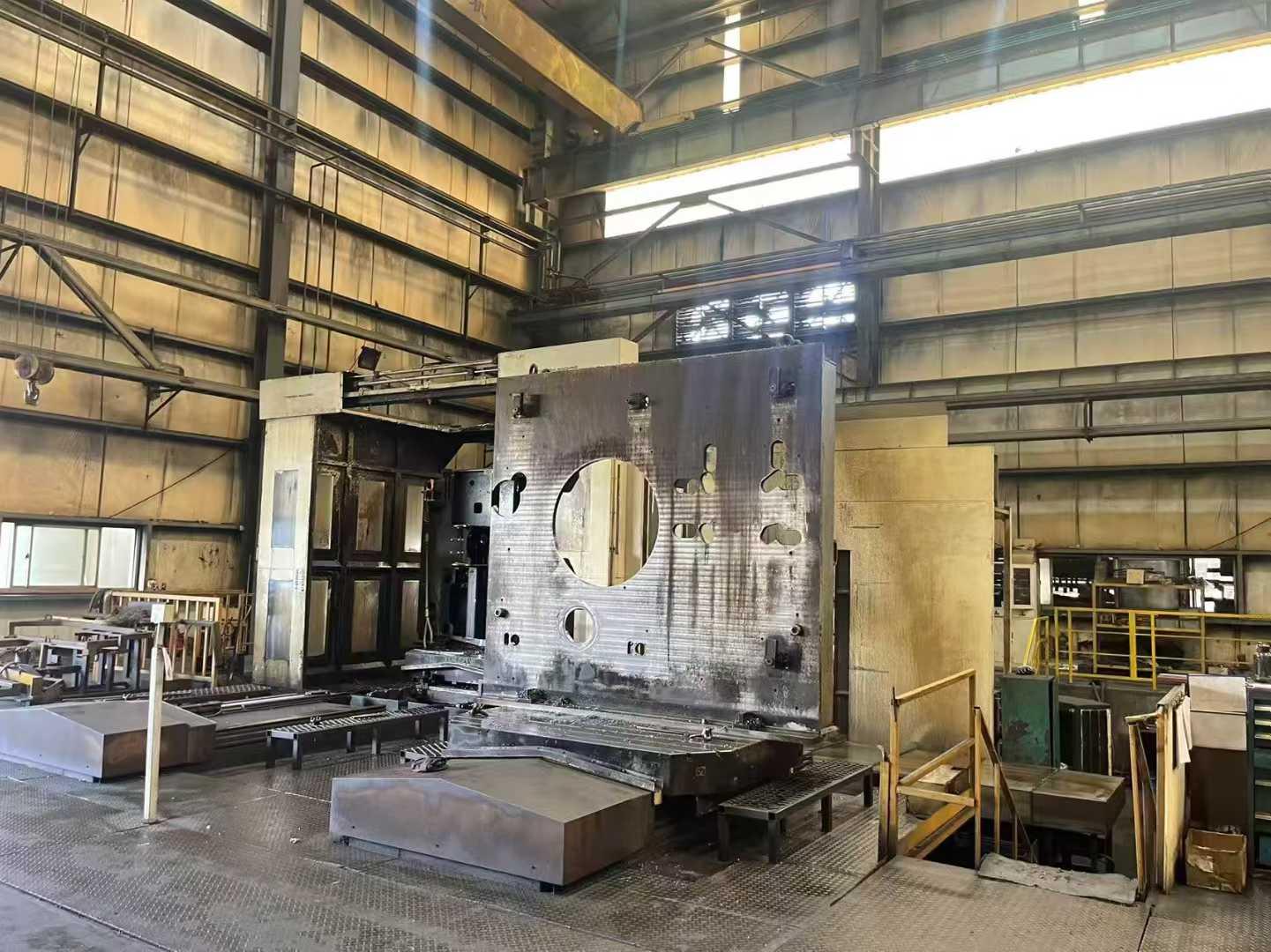 Boring and milling machine