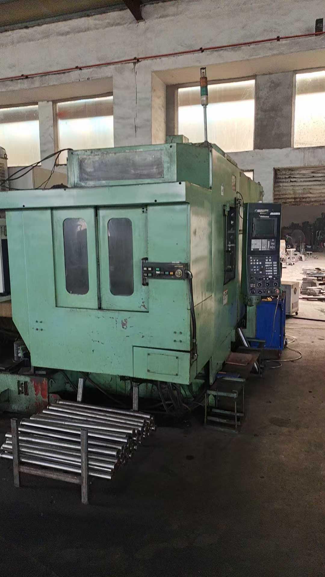 Horizontal machining center