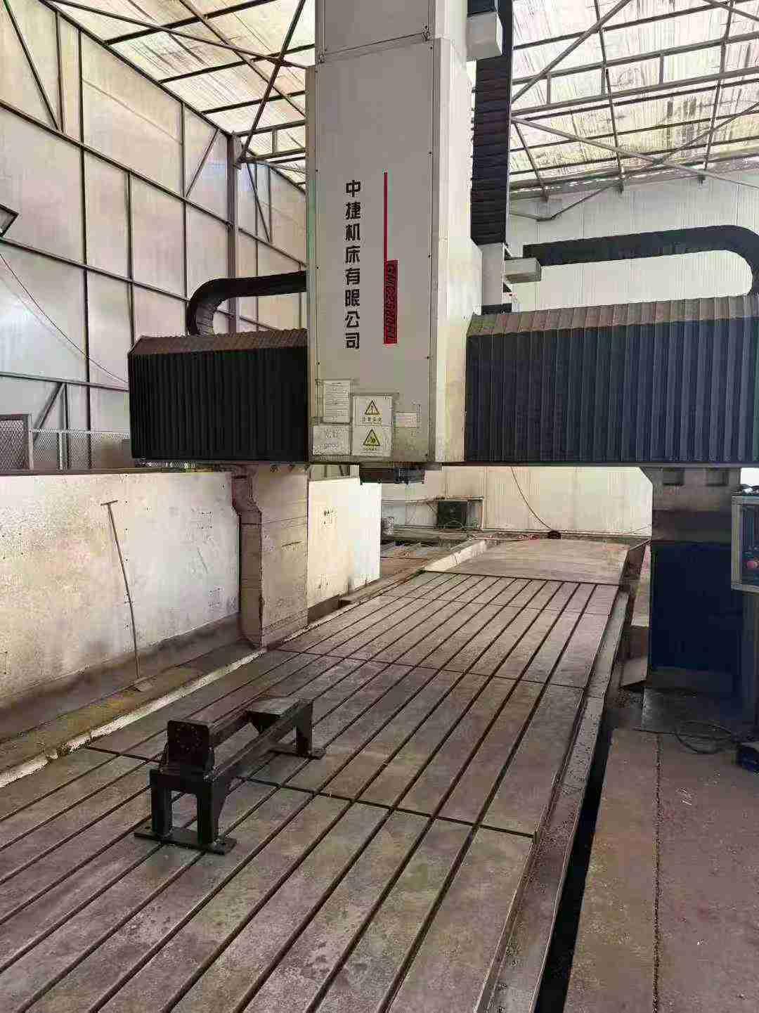 Gantry machining center