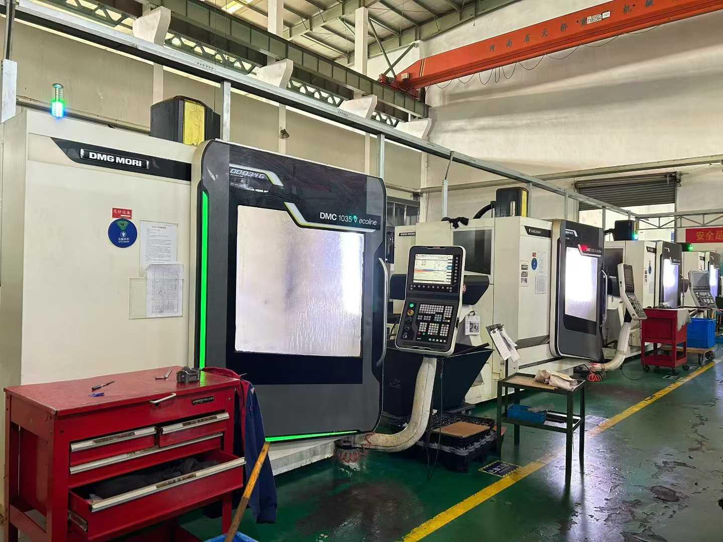 Vertical machining center