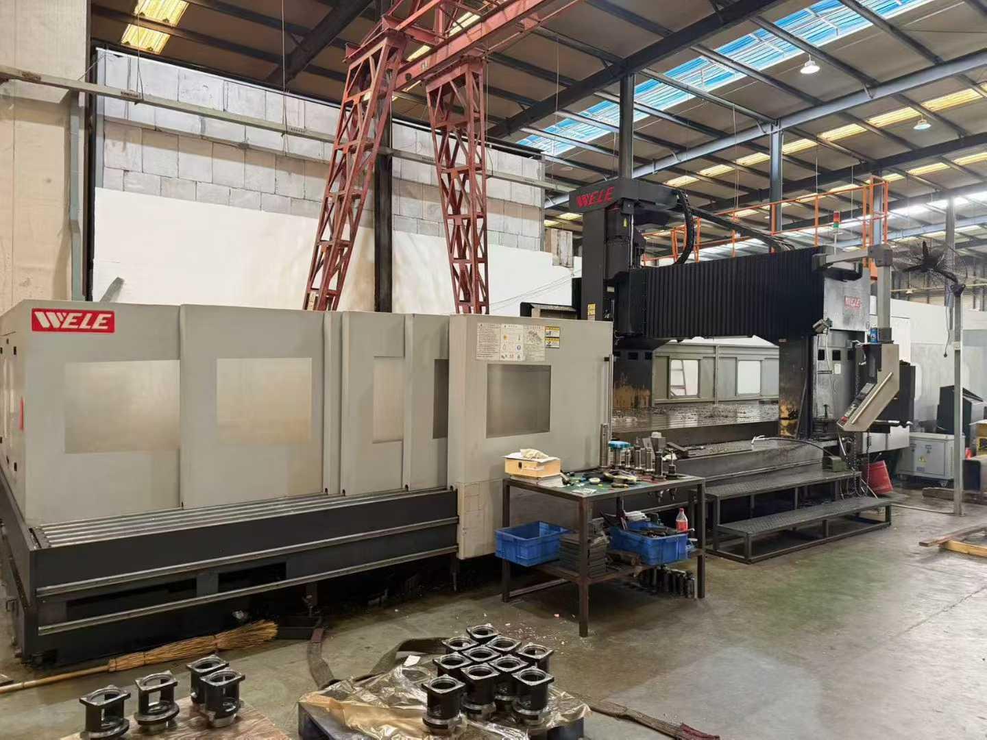 Gantry machining center