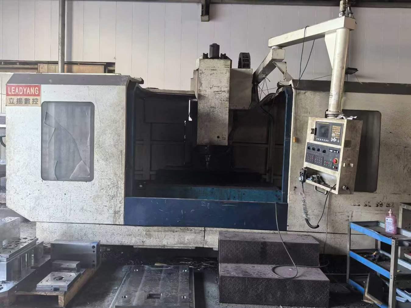 Vertical machining center