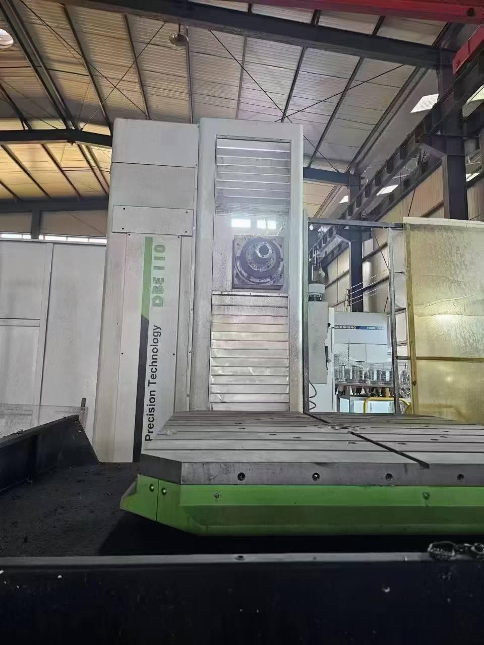 Boring and milling machine