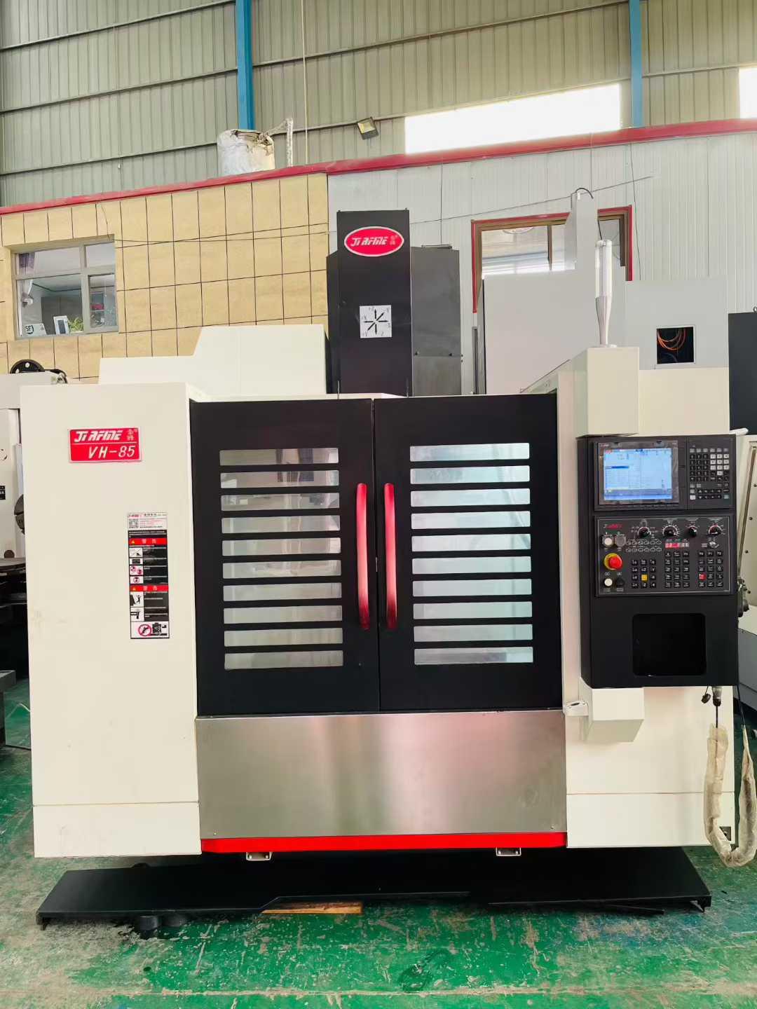 Vertical machining center